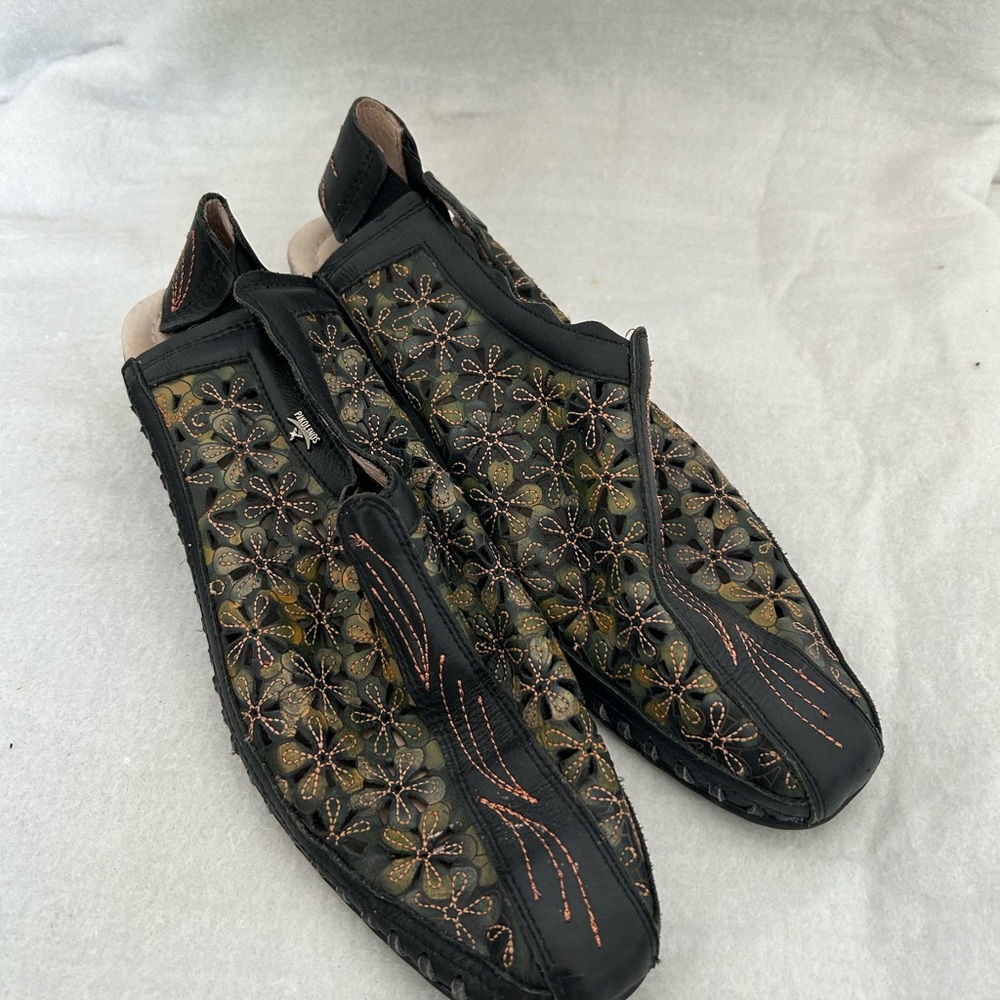 Floral Embroidered Slip-On Shoes